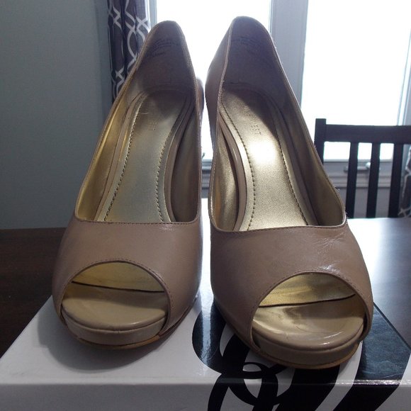 Size 10M Nine West Heels - Picture 2 of 8
